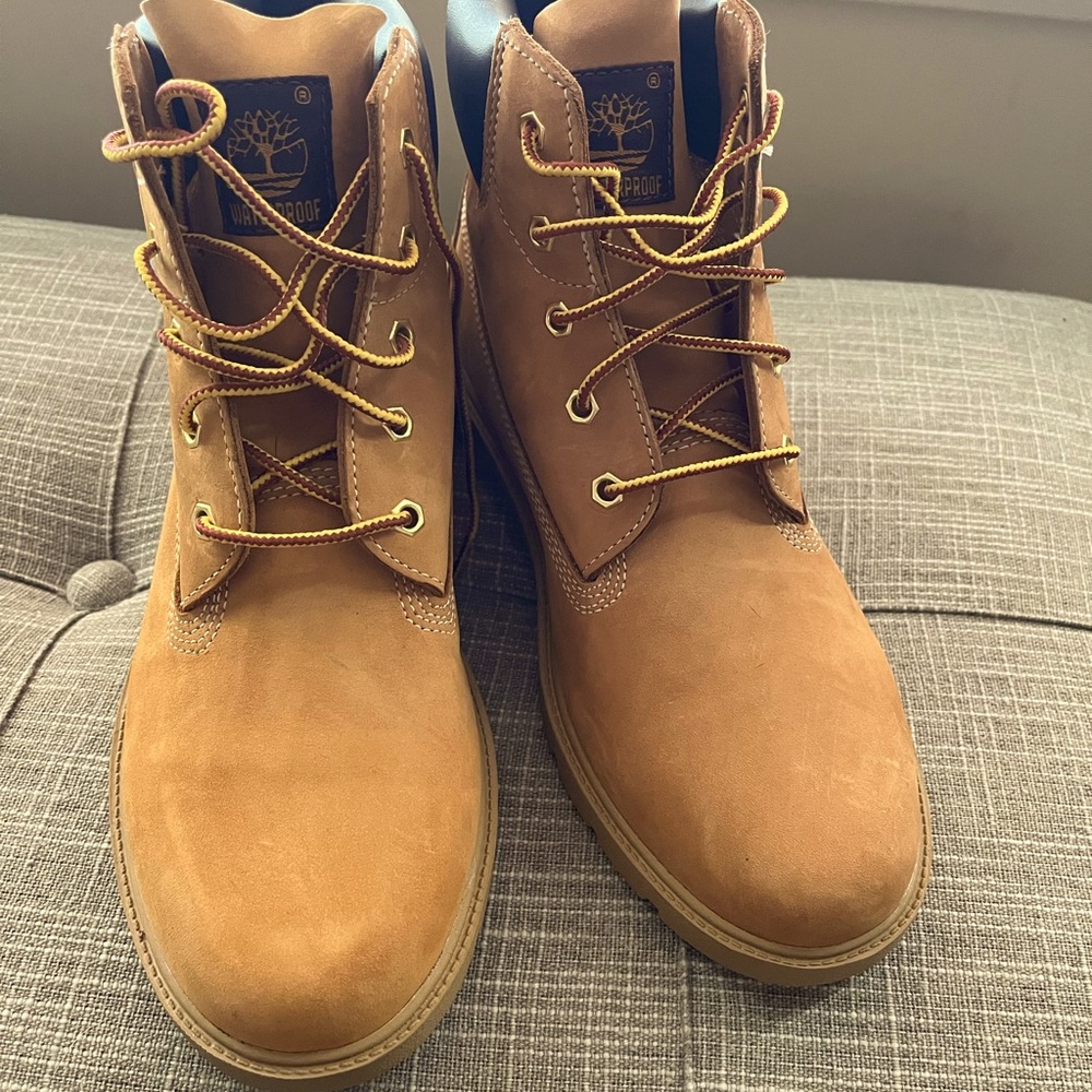 Timberland boots, kids size 7/women 8, tan, brand new, never worn